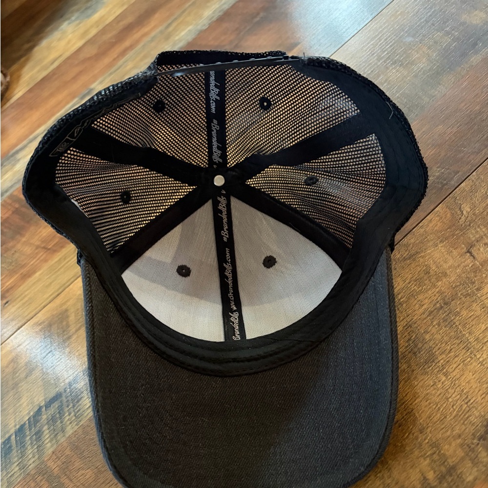 Tippy Canoe Black Branded Bills Trucker Hat - Picture 3 of 5